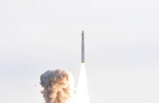 Çin, ilk deneysel iletişim uydusunu uzaya gönderdi