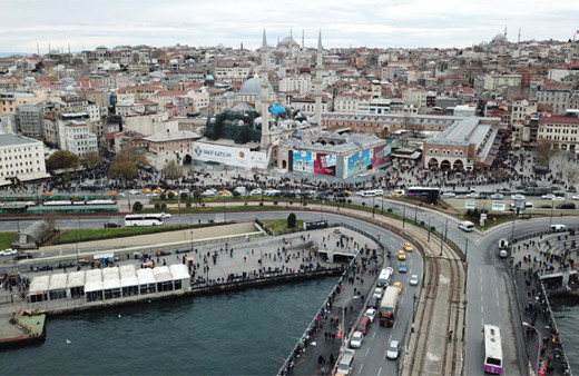 Nimet Abla kuyruğu uzadıkça uzadı