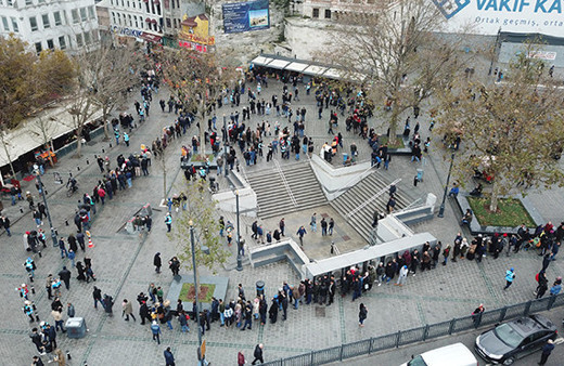 Milli Piyango kuyruğu havadan böyle görüntülendi