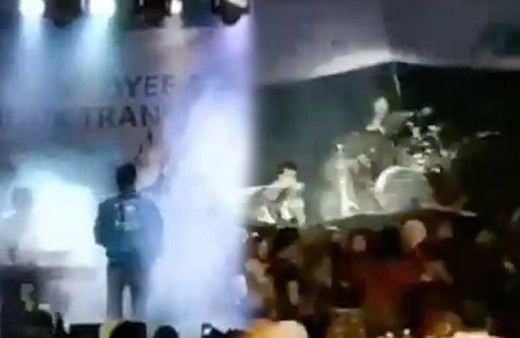 Dehşet anları kamerada! Tsunami konser alanını böyle yuttu