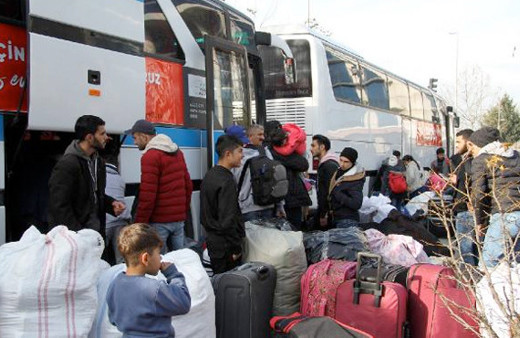 Esenyurt’taki Suriyeliler ülkelerine doğru çıktı