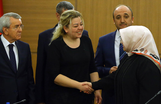 Asgari Ücret toplantılarına damga vurdu kim bu Gülden Görmez?