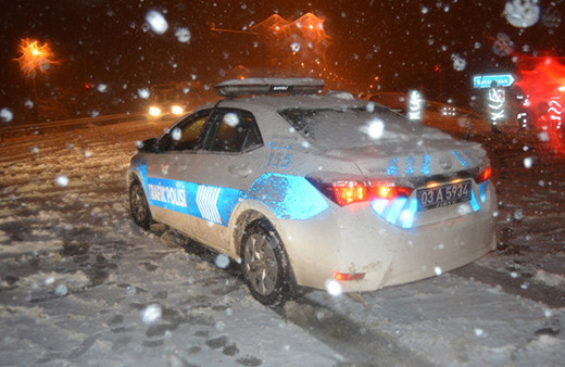 Afyonkarahisar-Antalya kara yolu kar yağışı nedeniyle kapandı