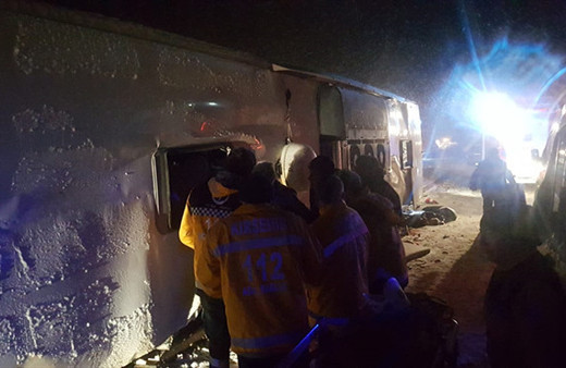 Kırşehir'de yolcu otobüsü devrildi 3 kişi hayatını kaybetti