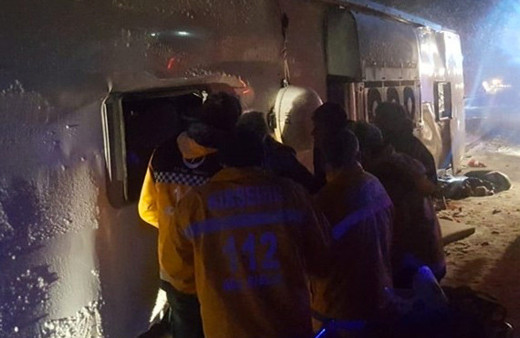 Kırşehir'de yolcu otobüsü devrildi! 3 kişi öldü 35 kişi yaralandı