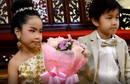 Böyle sapkınlık yok! 6 yaşındaki ikiz kardeşleri evlendirdiler