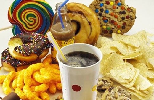 Çikolata cips ve şeker reklamları artık yasak