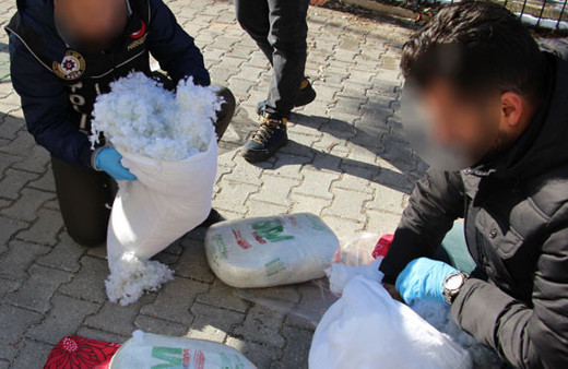 Polisler şoke oldu! Çeyiz eşyalarının arasına saklamışlar