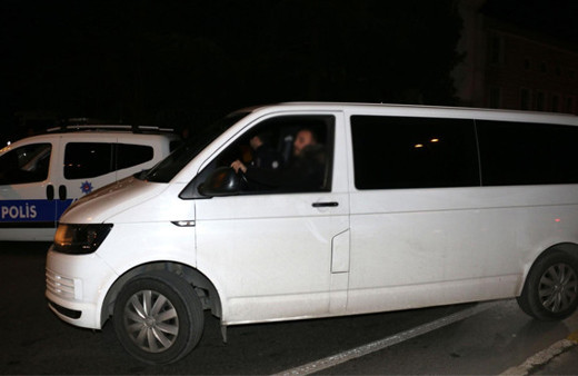 UBER sürücüsü tartıştığı müşterisini ezdi