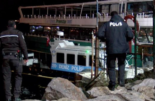 Kartal'da filika battı: 4 kişi boğulma tehlikesi atlattı