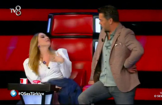 O Ses Türkiye'de aşk mı var Beyazıt Öztürk Hadise'ye çıkma teklif etti