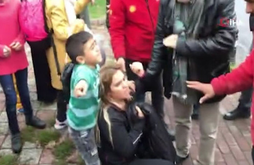 İstanbul’da çocuklu kadın kapkaççıyı vatandaşlar yakaladı