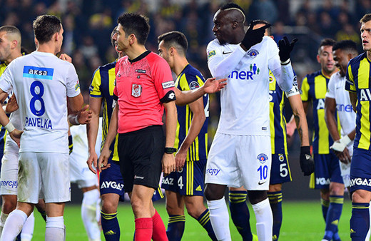Sert eleştiri! Fenerbahçe hakem kıyağına rağmen...