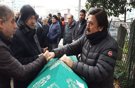 Selami Şahin vefat eden ağabeyini son yolculuğuna uğurladı