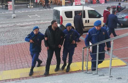 Evinde sahte içki üreten kişiye ev hapsi