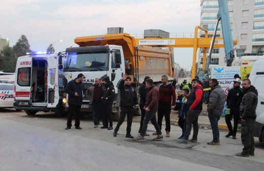 Profesörün hafriyat komyonu altında feci ölümü!
