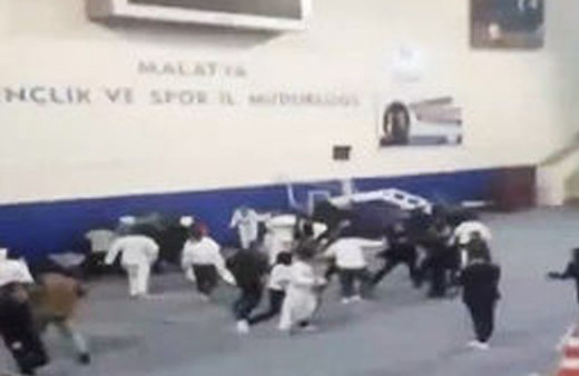 Tekvando maçı tekme ve tokatlı kavgaya dönüştü