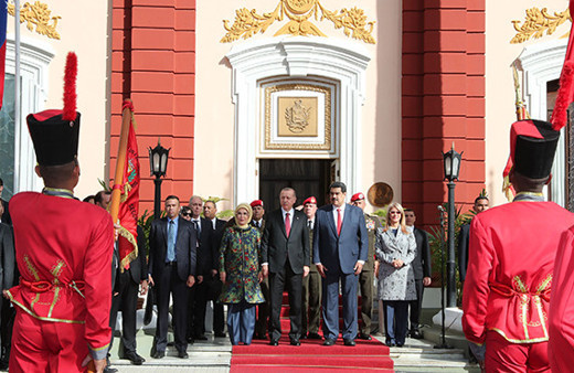 Cumhurbaşkanı Erdoğan Venezuela'da resmi törenle karşılandı