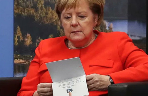 Merkel'den büyük ayıp Zirveye CV götürmüş