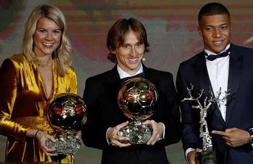 Messi'yi Ronaldo'yu solladı! İşte Ballon d'Or'u kazanan isim