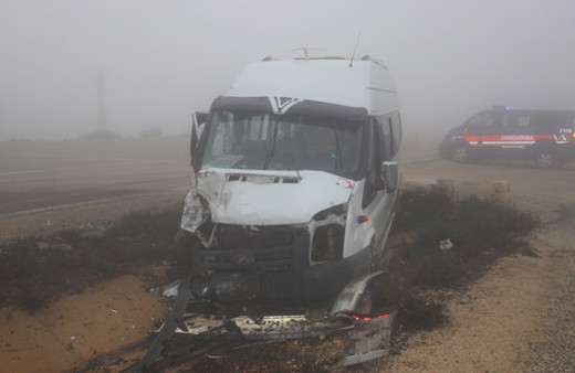 Hatay'da iki minibüs çarpıştı: 13 yaralı