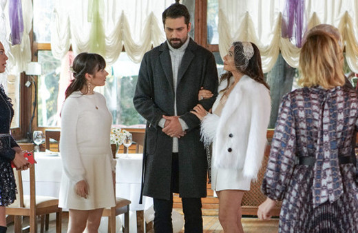 Yasak Elma'da beyin yakan sahne! Aklımızla resmen alay ediyorlar