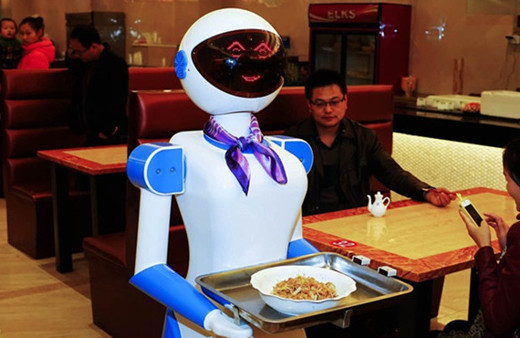 Dünya'da bir ilk! Garsonların hepsi robot!