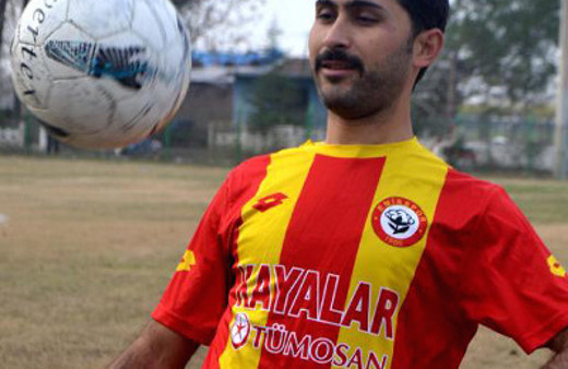 Futbolcu imam hafta içi camide hafta sonu yeşil sahada