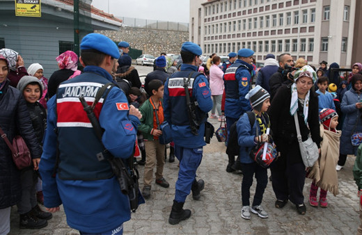 Jandarmadan okul önlerinde İHA'lı denetim