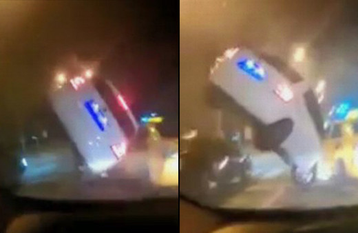 Trafikte canlı yayın yaparken korkunç kazayı görüntüledi!