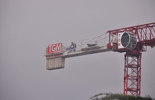 Vinç üzerinde 60 metre yüksekte namaz