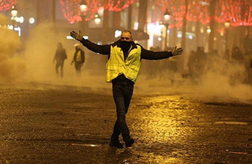 Fransa'da akaryakıt zamları iptal edildi