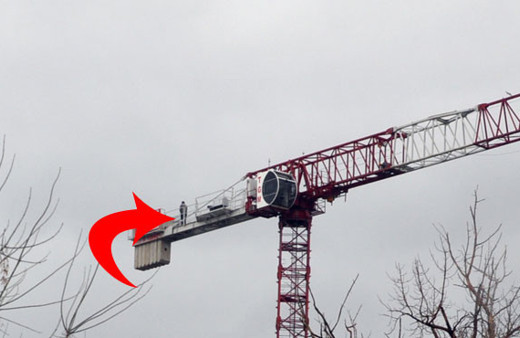 Herkes eylem yapıyor sandı! Vincin önünü bir anda çevirdi ve... 