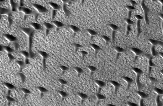 Mars'tan çok ilginç görüntü T ve V harflerine benziyor