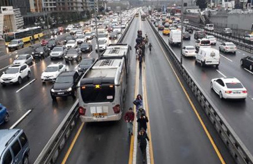 Metrobüs yine arızalandı! İstanbulluların çilesi bitmiyor