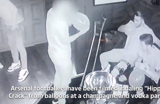 Arsenal'da Mesut Özil ve futbolcular uyuşturucu içerken görüntülendi