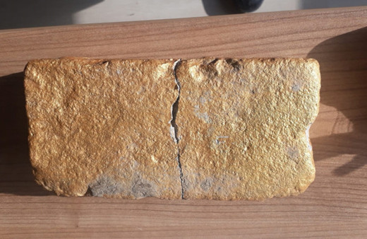 Parke taşını altın diye sattılar Alıcı bulmakta zorlanmadılar