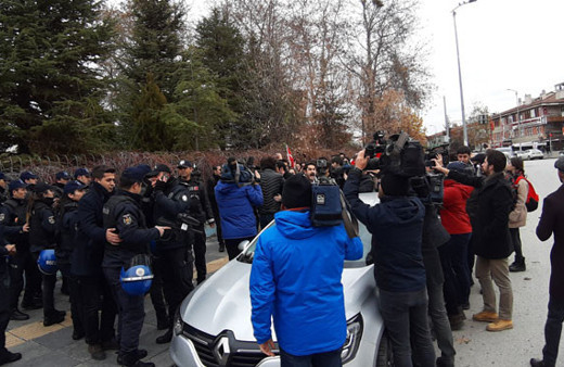 Dışişleri bakanlığının önü karıştı! 5 kişi gözaltında