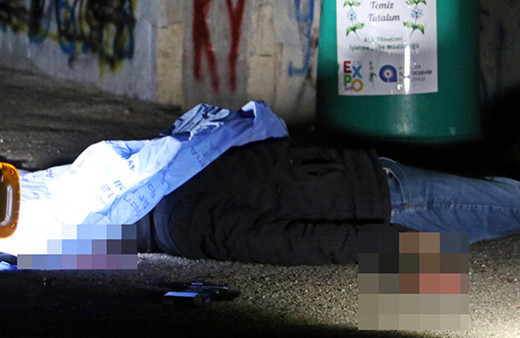 Polisin zor anları! İntihar eden adamın telefonunu açamadılar