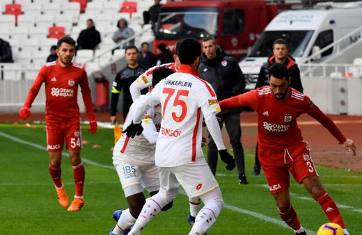 Yiğido, Göztepe'yi eli boş gönderdi