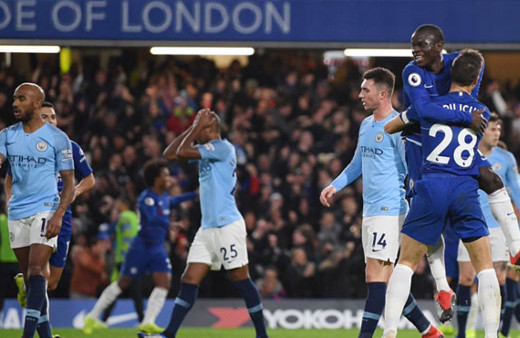 City liderlikten oldu Chelsea zirve yarışını sürdürdü