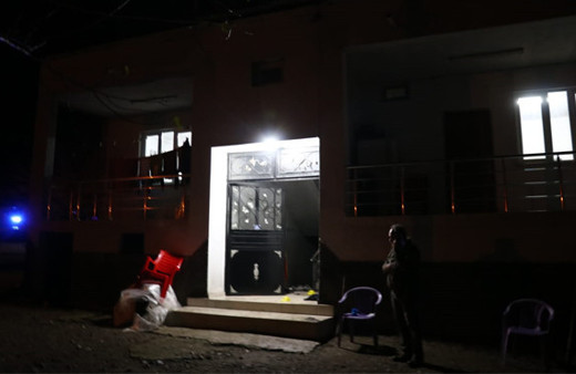 Cinnet geçiren baba eşi ve çocuğunu öldürdü