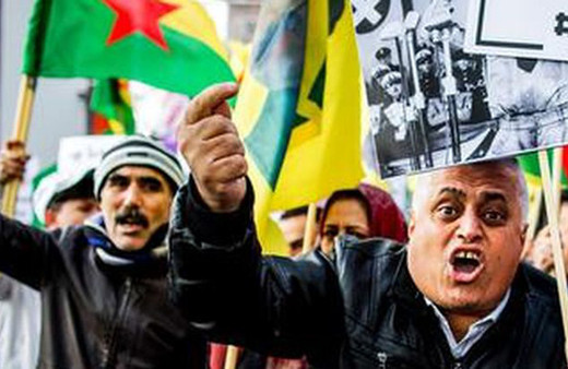 PKK yandaşlarına Türk bayraklı tepki