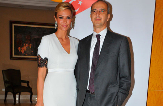 Gül Gölge-Murat Saygı boşanıyor! Mesaj skandalı yuva yıktı