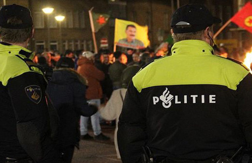 PKK/PYD yandaşları Hollanda'da tren istasyonu işgal etti!