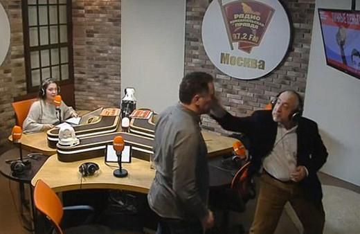 Canlı yayında Stalin kapışması! Tekme tokat kavga ettiler