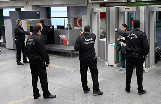 Ankara'da büyük rezalet! Vali silahını kuşandı kimse oralı olmadı