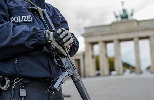 Alman polisi baskında bir Türk’ü öldürdü