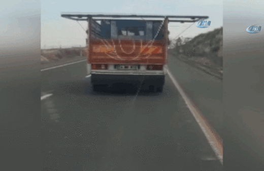 Kamyonet'in tehlikeli yolculuğu kameralara böyle yansıdı