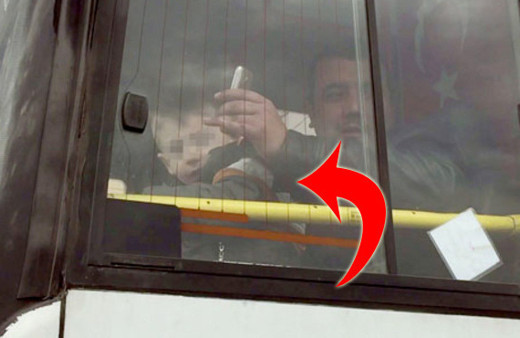 Halk otobüsünde skandal görüntü! 